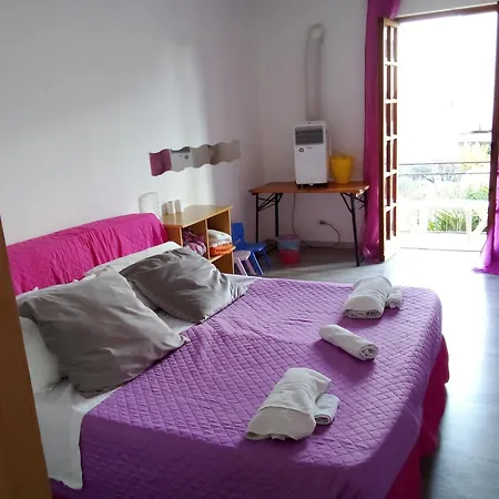 Room's Family Con Bagno Comune * Olbia